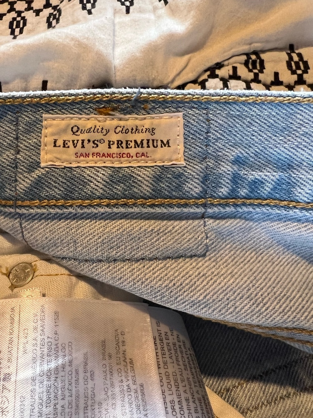 Levi 501 Light Wash Straight Cropped Jeans - Picture 4 of 10